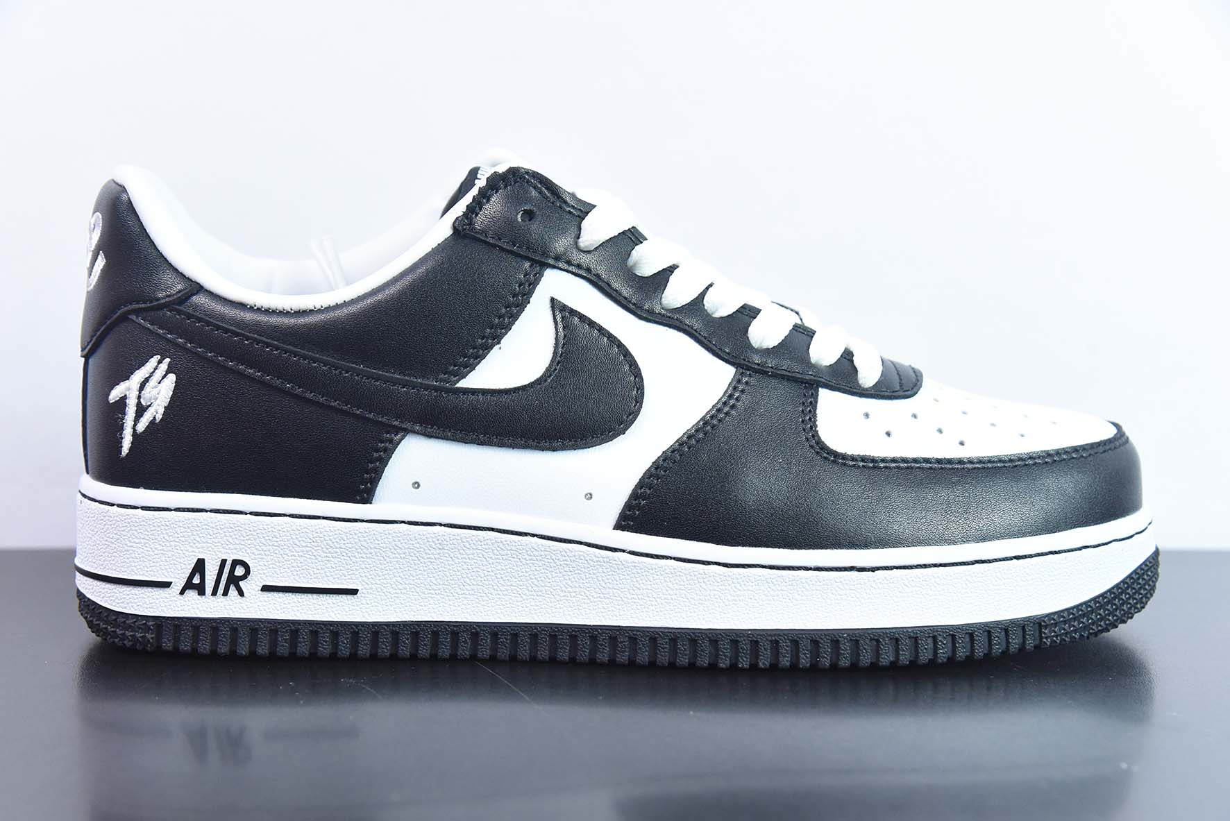 GB Terror Squad x Nike Air Force 1 Low Panda review Leen 02