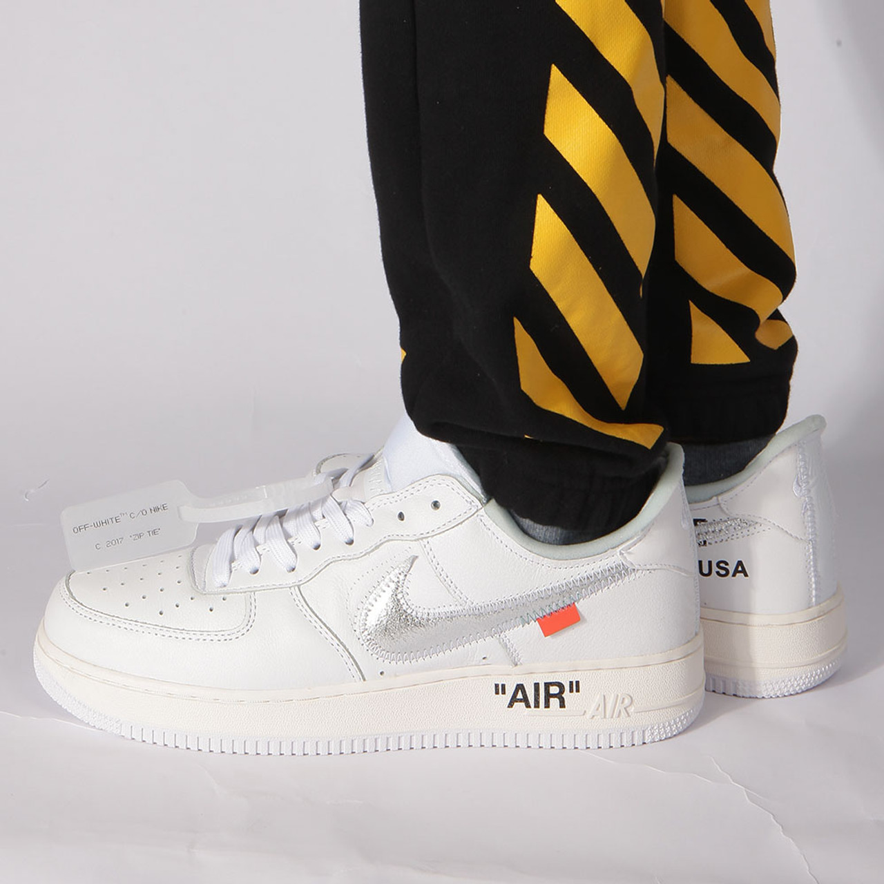 TS OFF White X Air Force 1 ’07 Low Conplex Con review Rey Ramirez 01