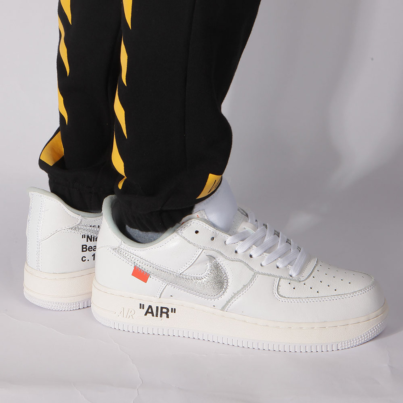 TS OFF White X Air Force 1 ’07 Low Conplex Con review Rey Ramirez 02
