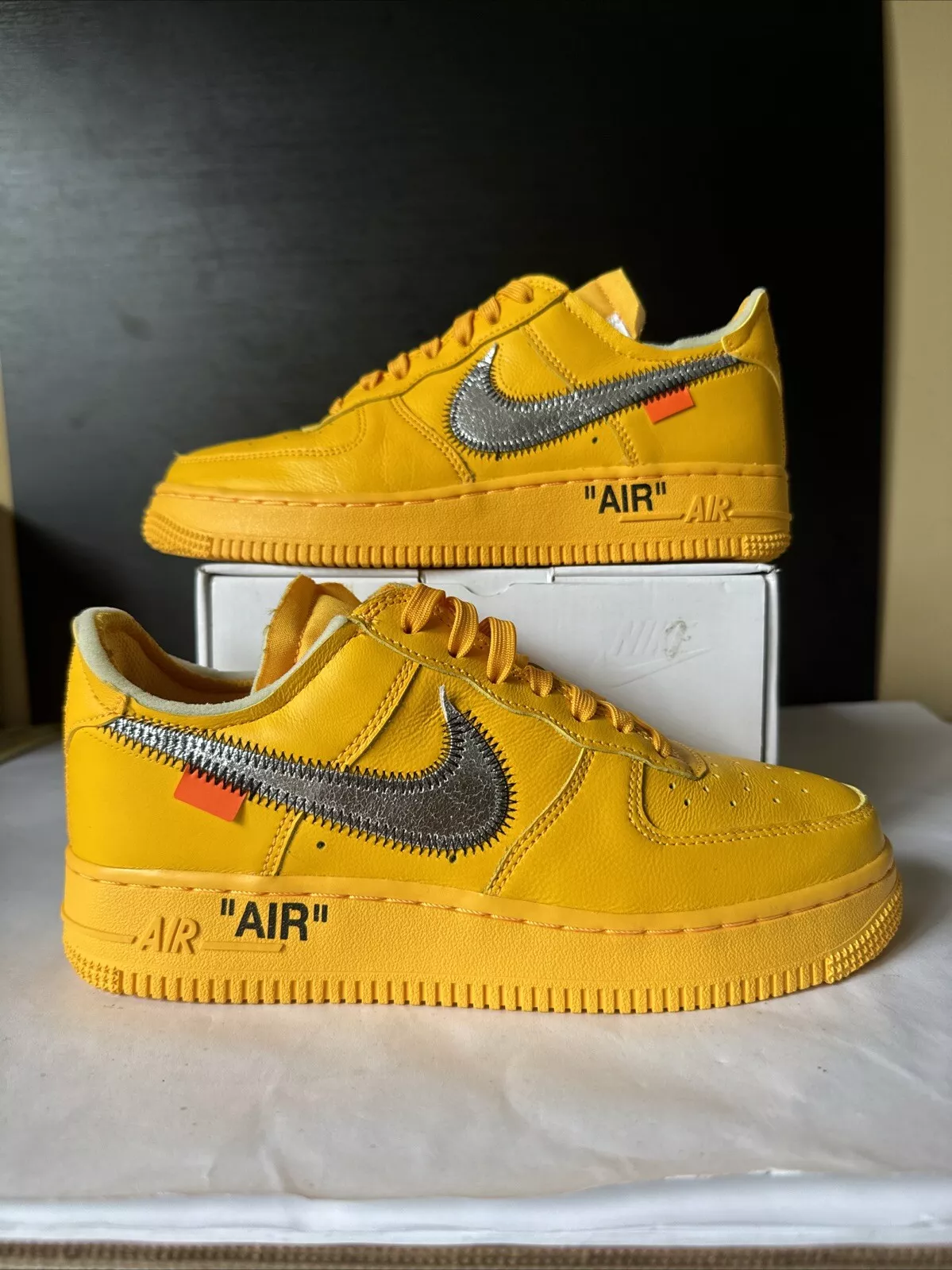TS Off-White x Nike Air Force 1 Low University Gold review Gavon 01
