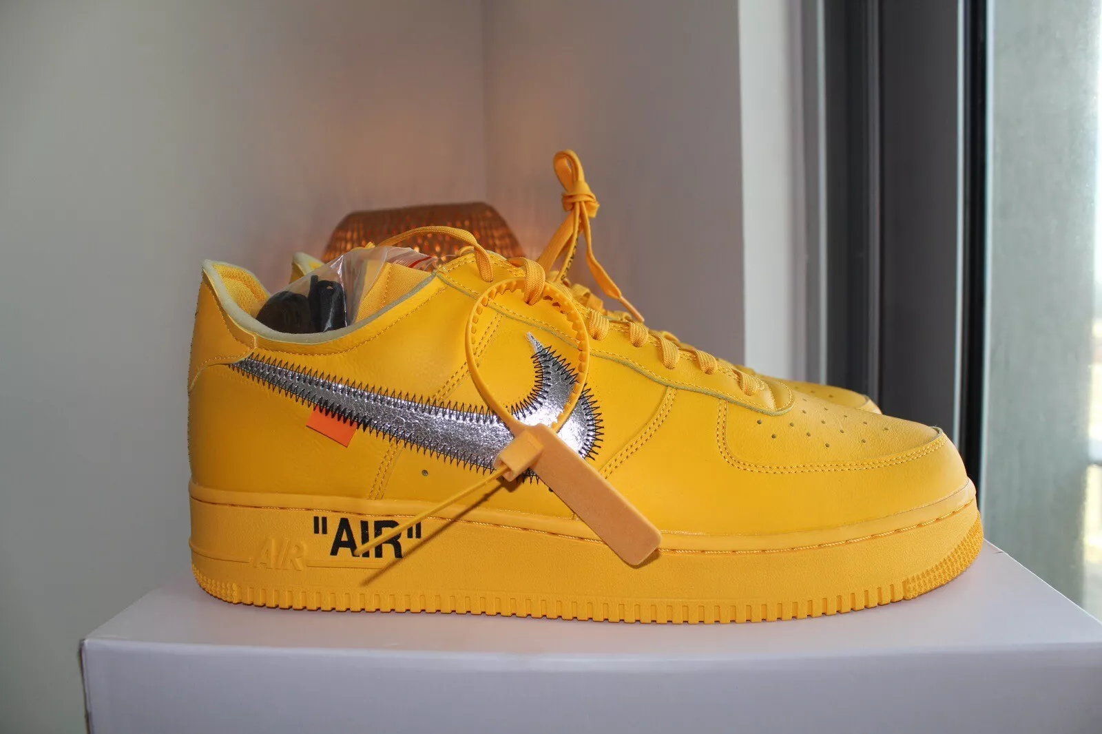 GB Off-White x Nike Air Force 1 Low University Gold review María yamira 01