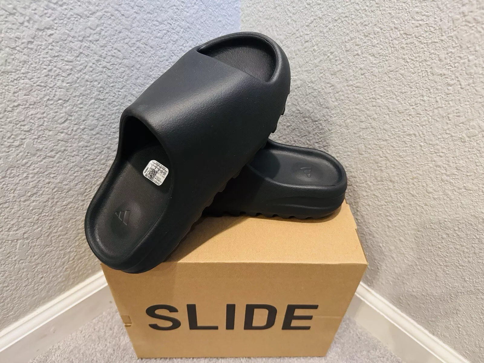 Adidas Yeezy Slide Onyx review Kahli Sutton 01