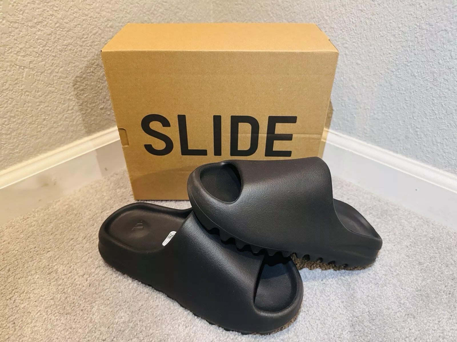 Adidas Yeezy Slide Onyx review Kahli Sutton 02