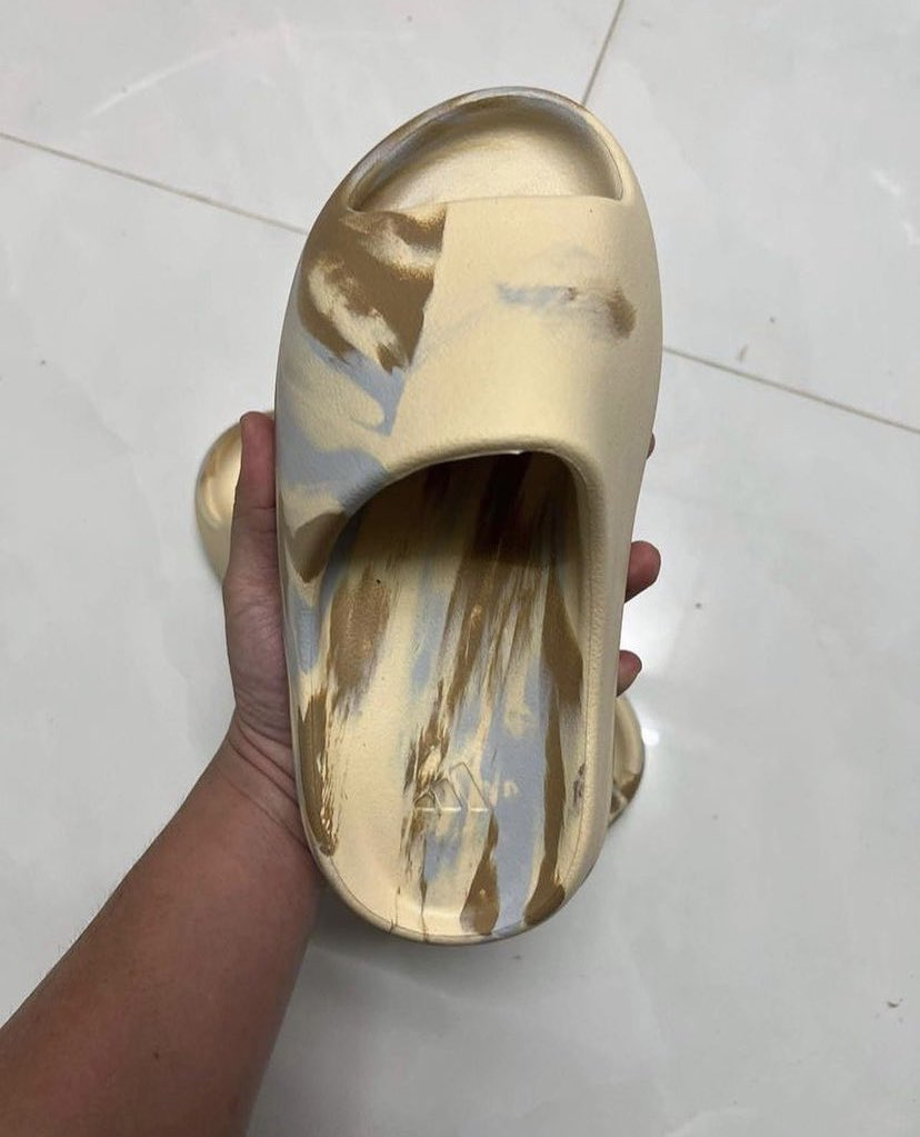 Adidas Yeezy Slide Enflame Oil Painting White Yellow review Raúl Díaz 01