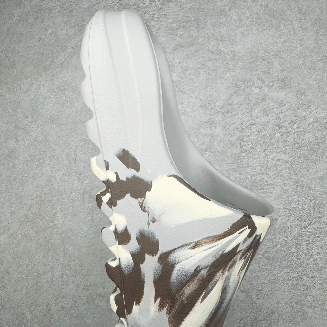 Adidas Yeezy Slide Enflame Oil Painting White Grey review Laura Dempsey 01