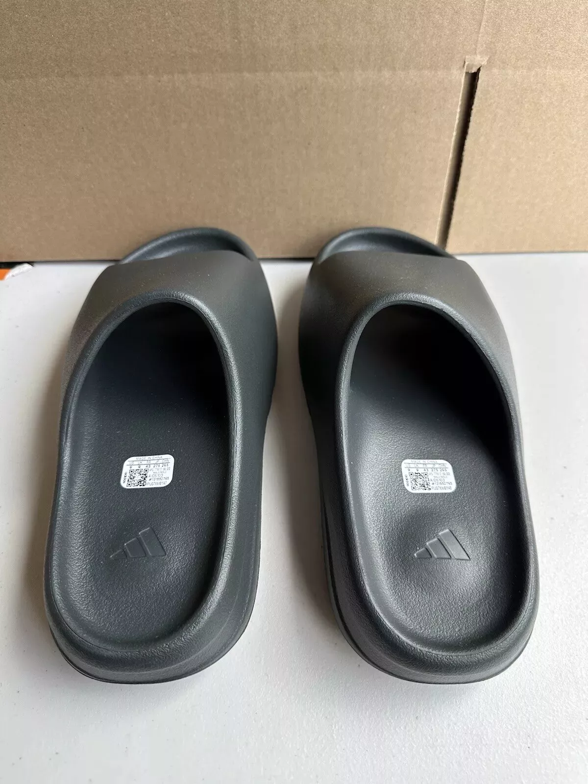 Adidas Yeezy Slide Black review Deshawn 01