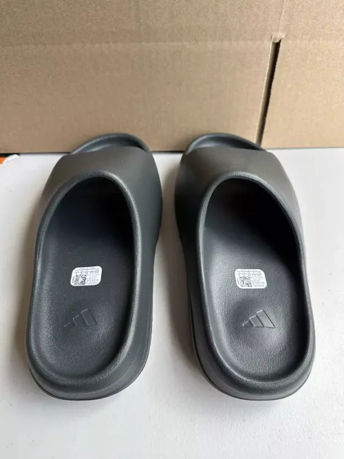 Adidas Yeezy Slide Black review 