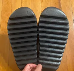 Adidas Yeezy Slide Black review JOJO 01