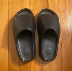 Adidas Yeezy Slide Black review JOJO 02