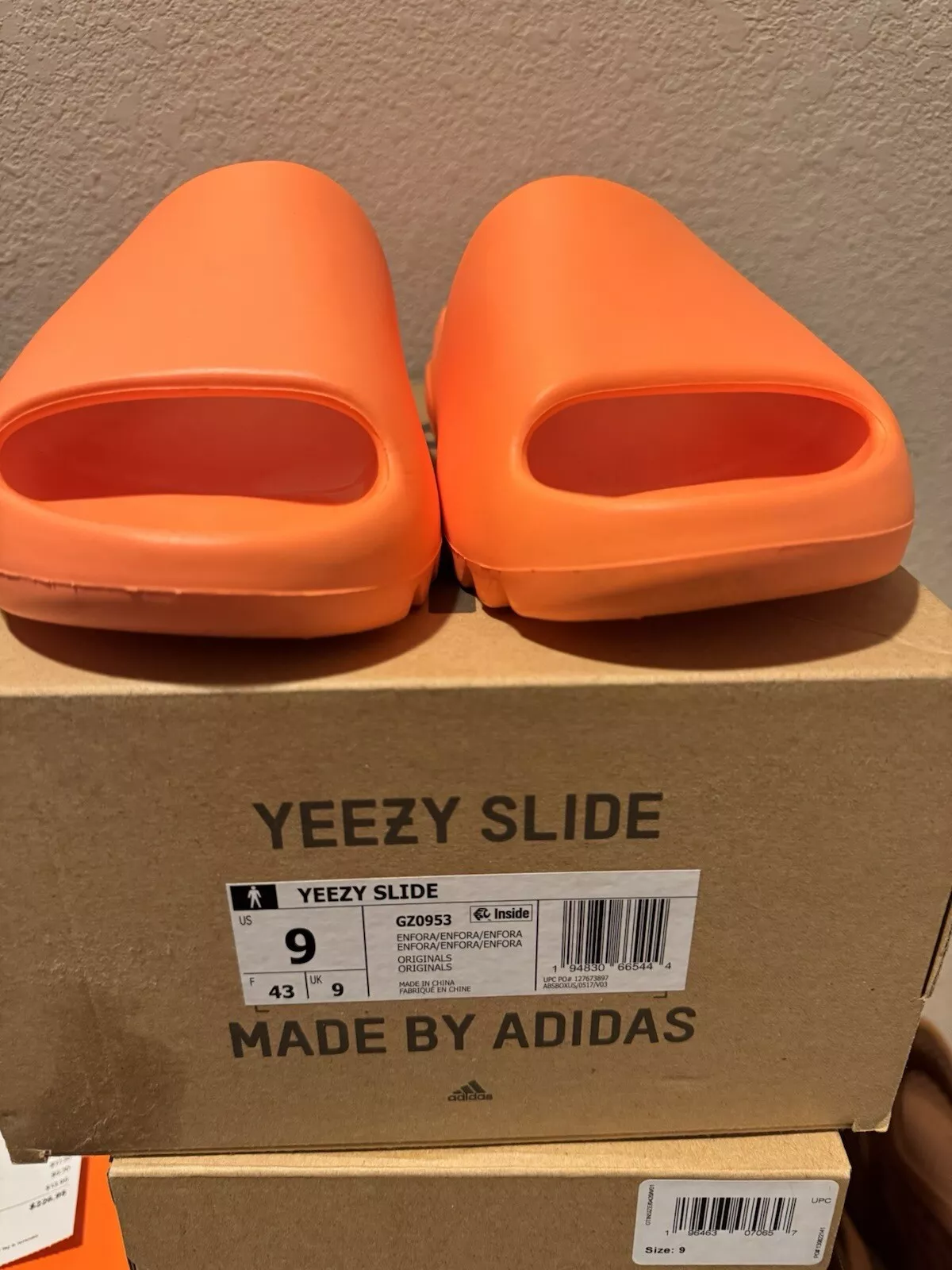 Adidas Yeezy Slide Enflame Orange review Monika 02