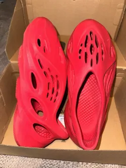 Adidas Yeezy Foam Runner Vermillion review Serge Desjardins 02