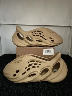 Adidas Yeezy Foam Runner Ochre review Gregorio Hanley 02