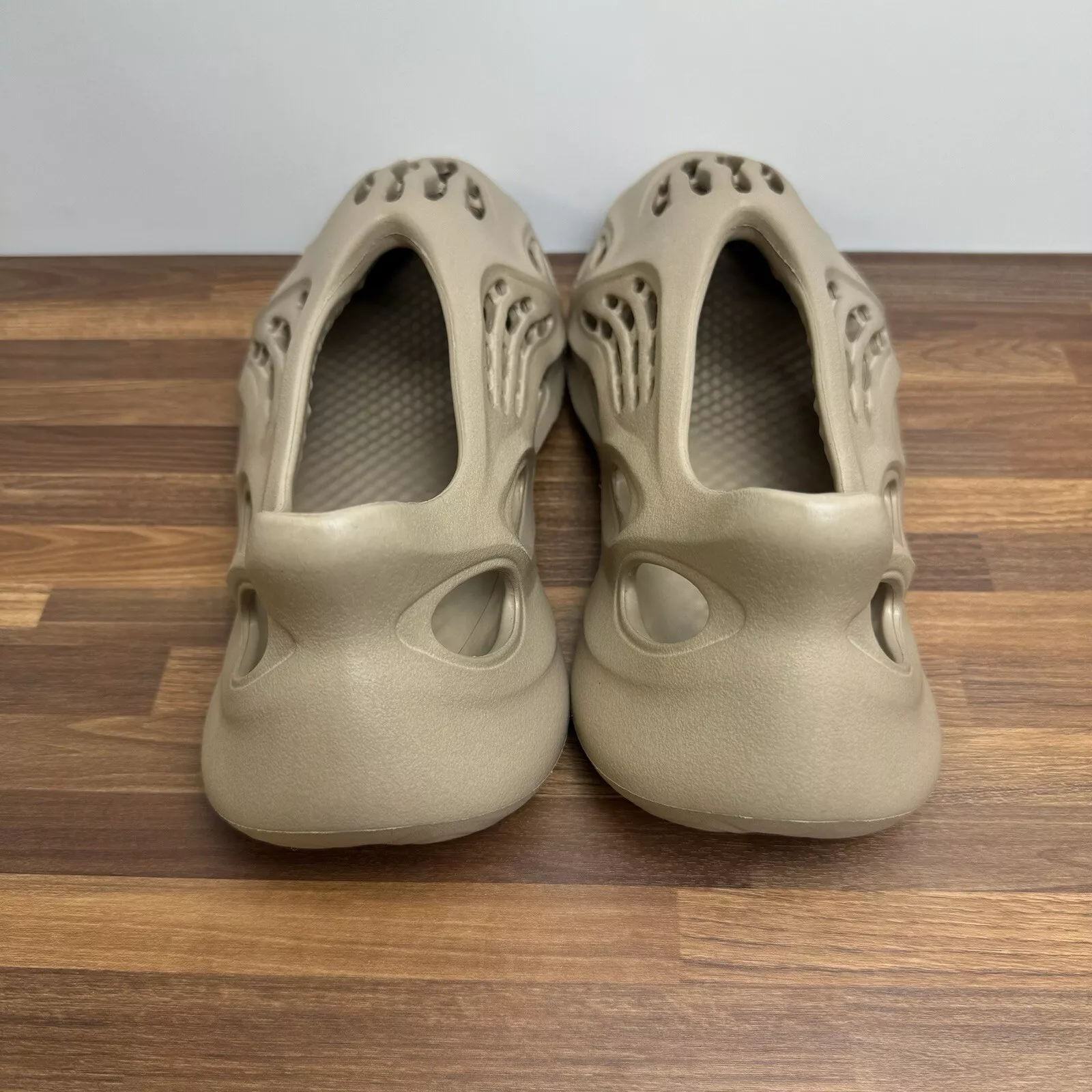 Adidas Yeezy Foam Runner Mist review Odelmis 02