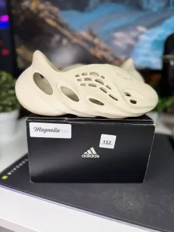 Adidas Yeezy Foam Runner Ararat review Jared 01