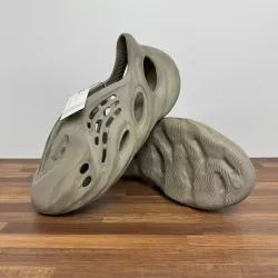 Adidas Yeezy Foam Runner Stone Sage review Tanner ✅ 01