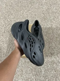 Adidas originals Yeezy Foam Runner Onyx review Mr crabs 02