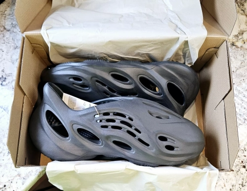 Adidas originals Yeezy Foam Runner Onyx review 