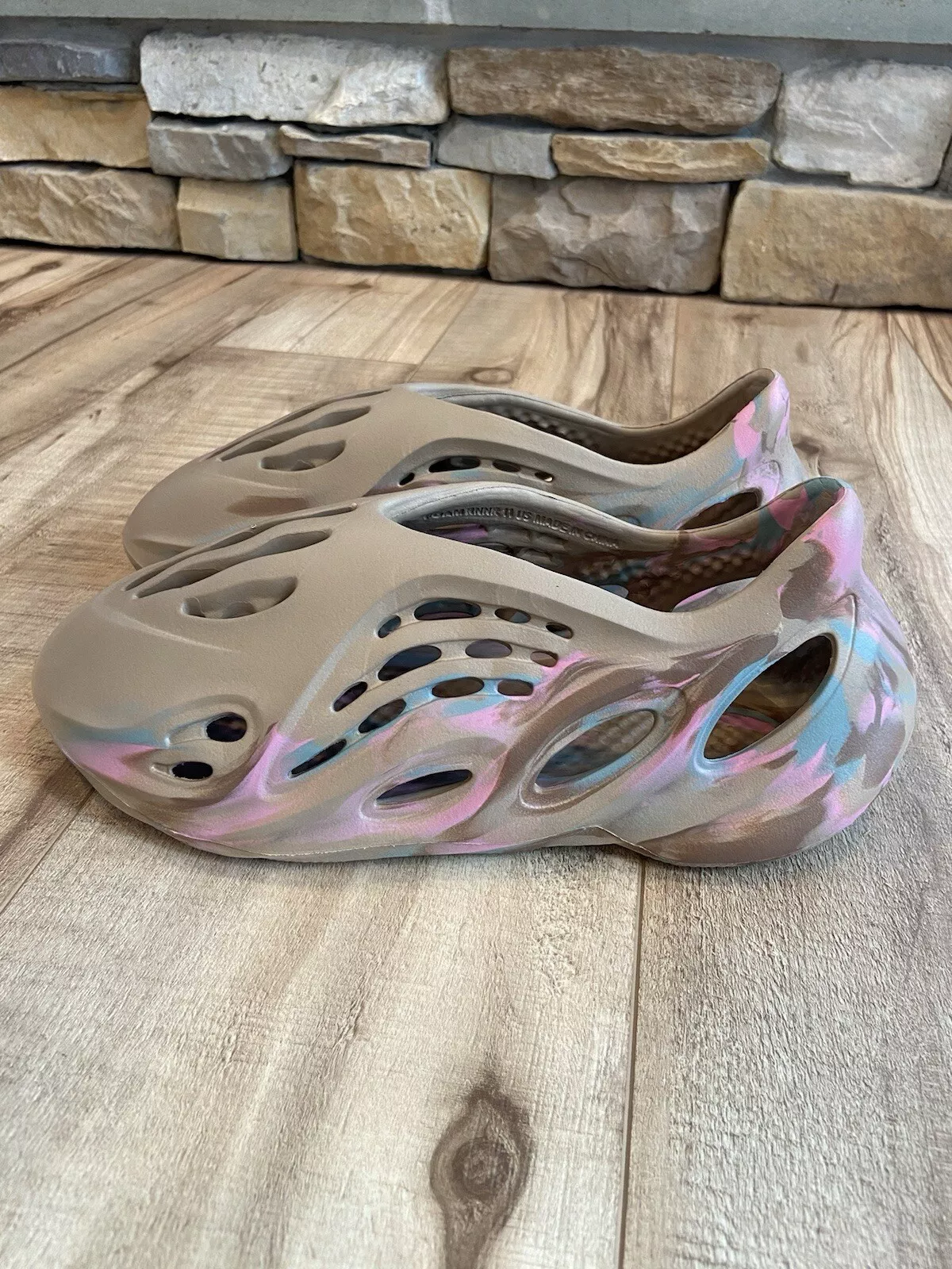 Adidas Yeezy Foam Runner MX Sand Grey review Gregorio Hanley 01