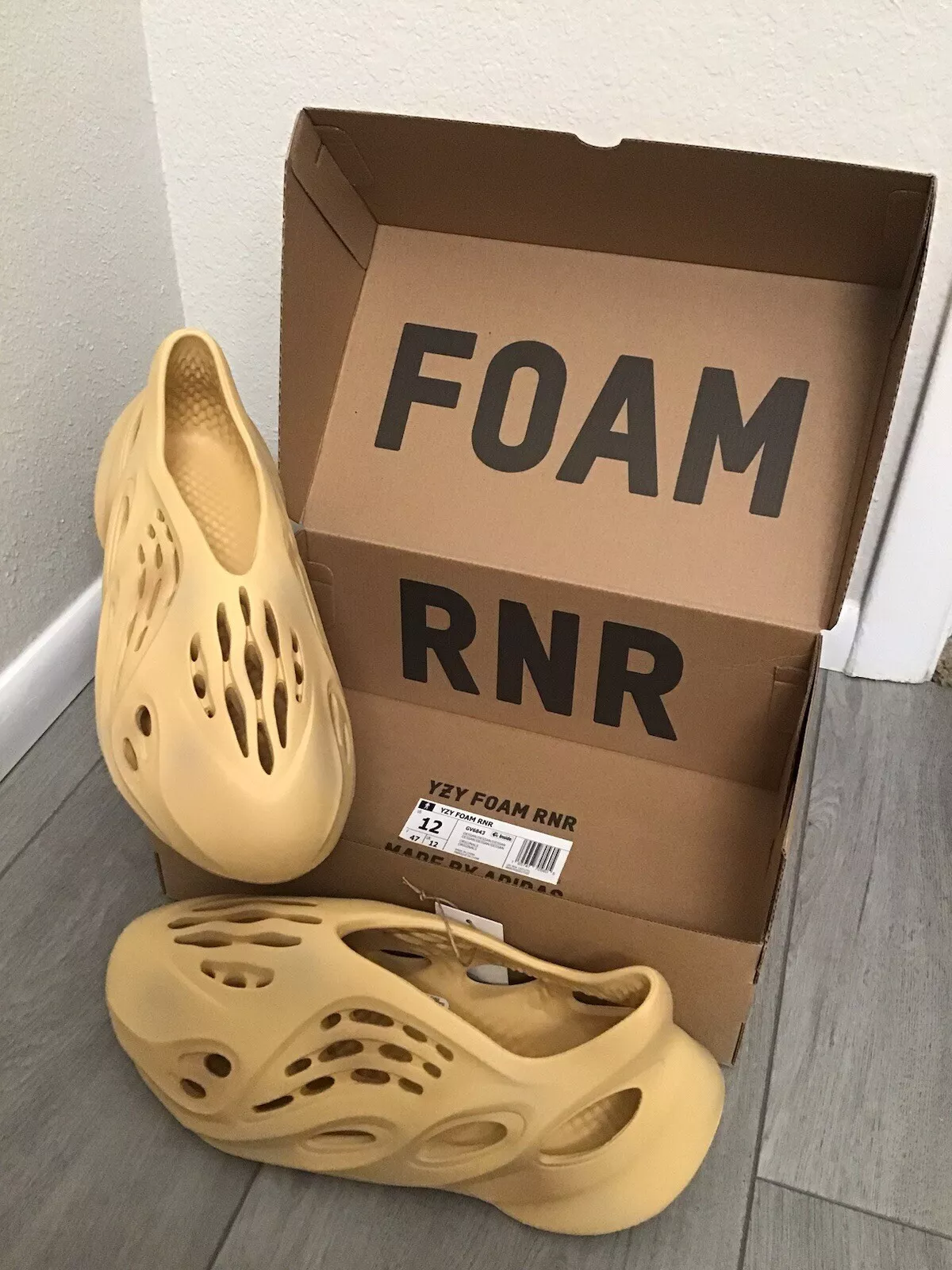 Adidas Yeezy Foam Runner Desert light brown review Buyer 01