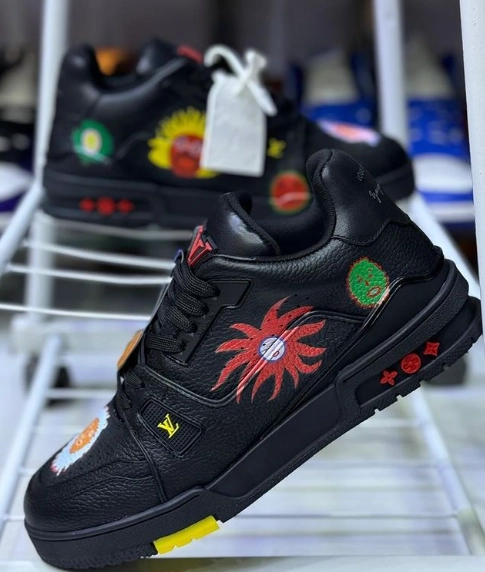 Yayoi Kusama x Louis Vuitton Trainer Black review 