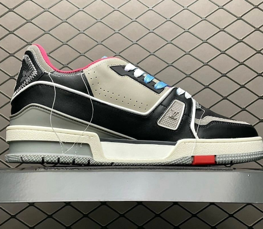 Louis Vuitton Trainer Pink (Show) review Silvia c. 01