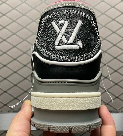 Louis Vuitton Trainer Pink (Show) review Silvia c. 02