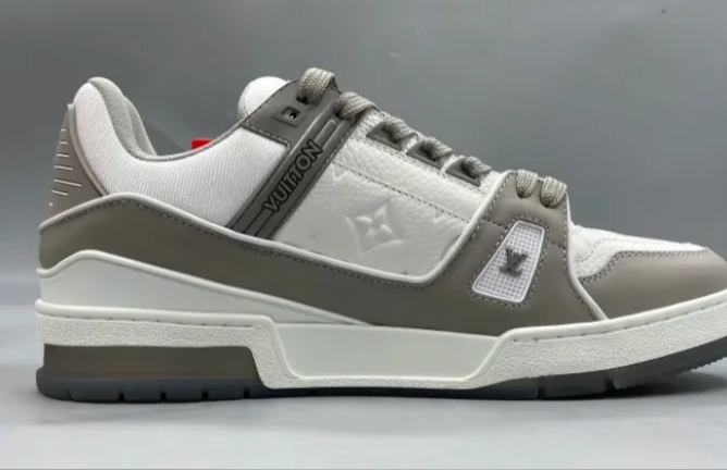 Louis Vuitton Trainer Grey White  review Eddy 01