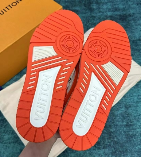 Louis Vuitton Trainer White Orange review Uki 02