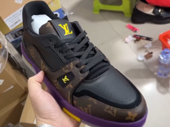 Louis Vuitton Trainer Laser Orange review Mike 02