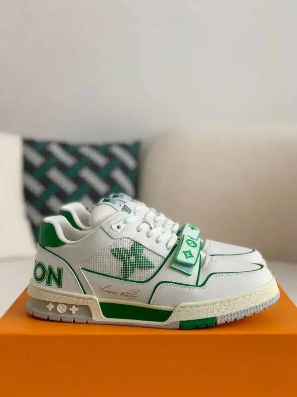 Louis Vuitton Trainer Green review Mary 01