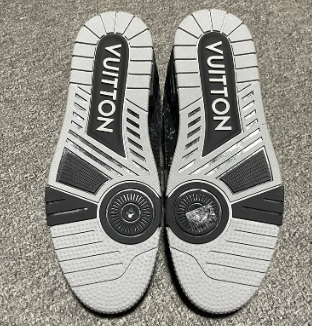 Louis Vuitton Trainer Black review Miki 01