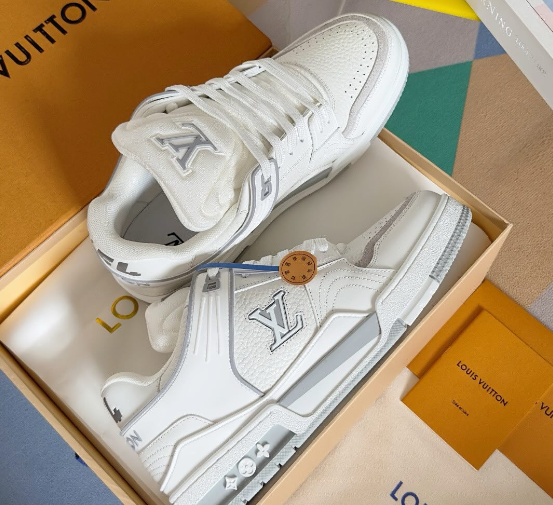 Louis Vuitton Trainer White review Miki 02