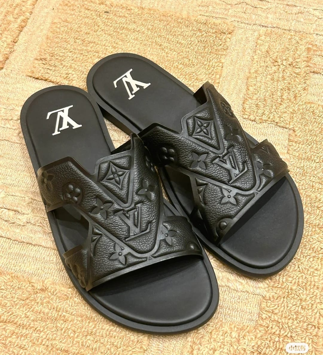 LOUIS VUITTON Oasis Black Leather Surface review David