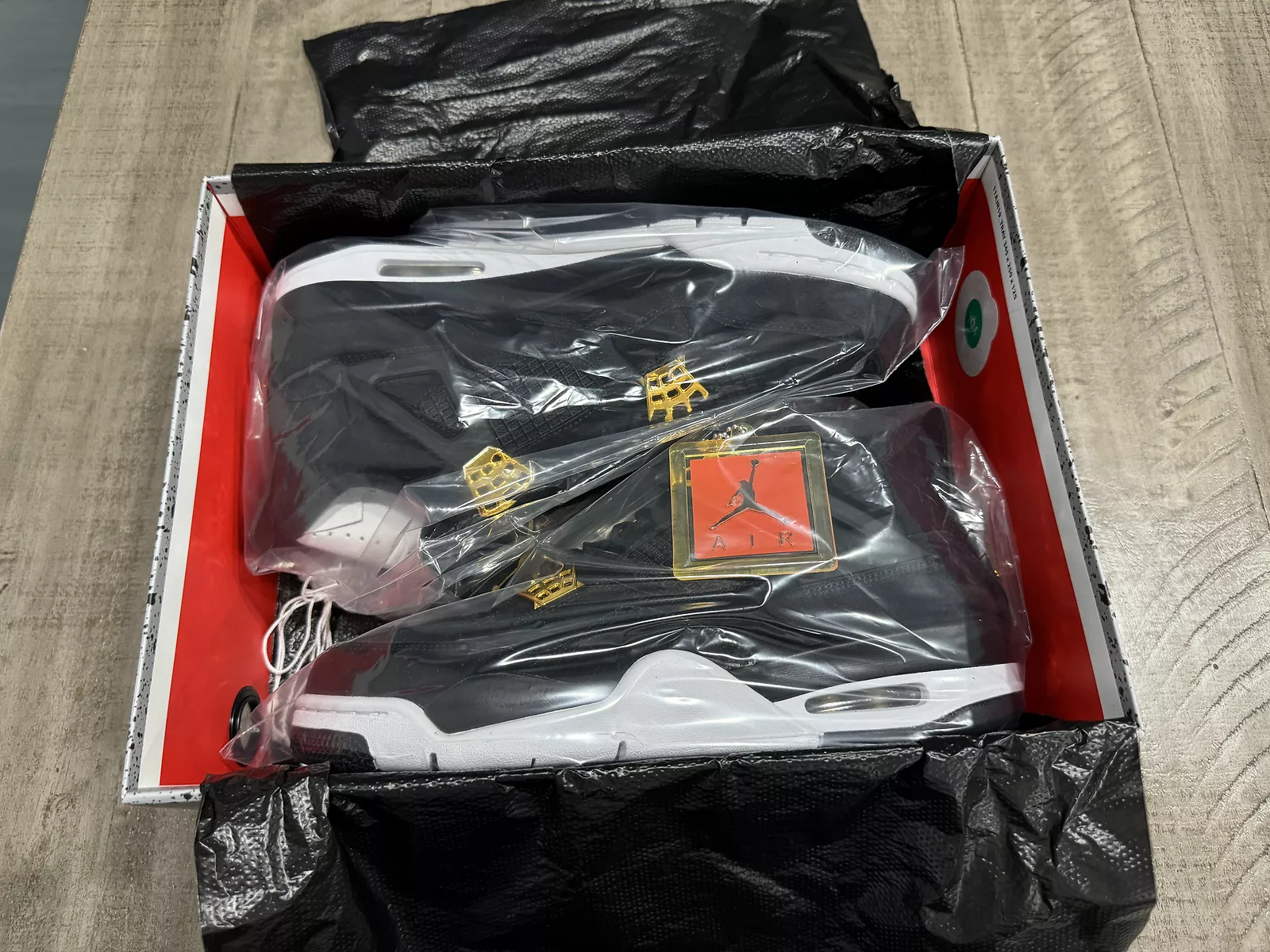 PB Bacth Air Jordan 4 Retro “Royalty” review Liee 02