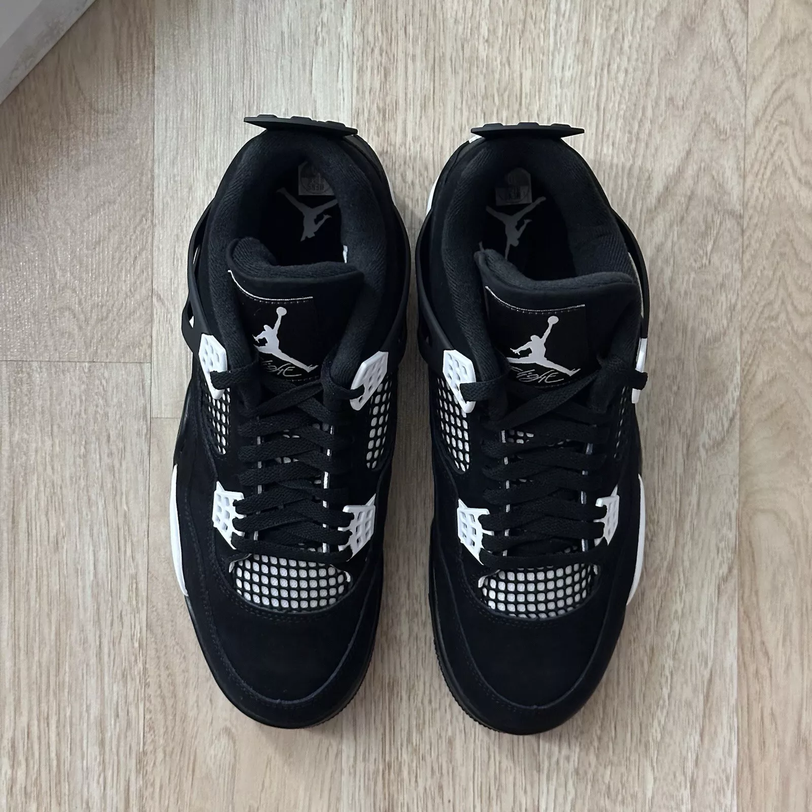 XH Batch Air Jordan 4 Retro “White Thunder” review 1