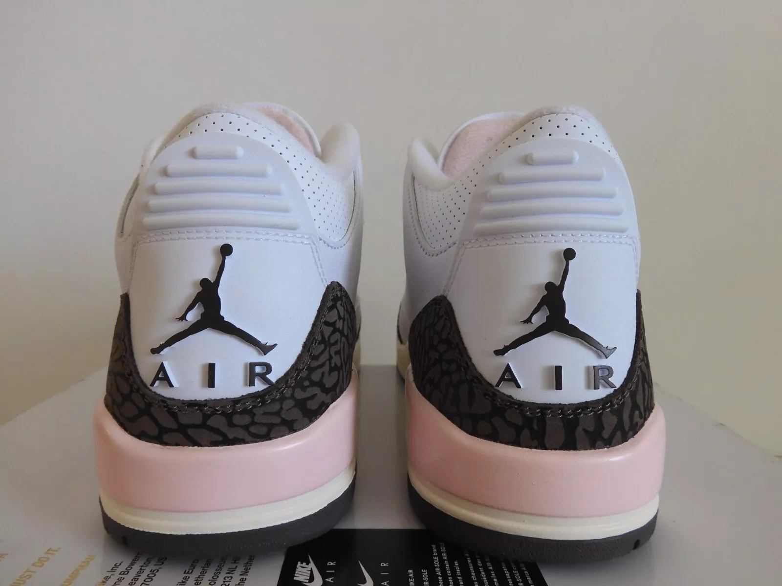 BS Air Jordan 3 Retro Dark Mocha review Uio 02