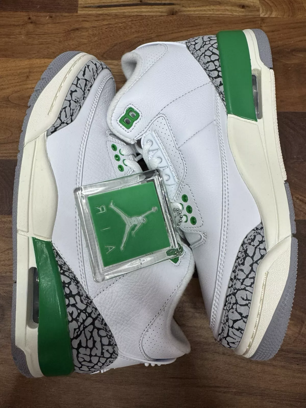 PB Air Jordan 3 WMNS “Lucky Green” review Mike 03