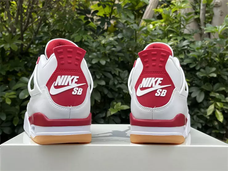 OG Batch Nike SB x Air Jordan 4 Retro SP 'Varsity Red' review LIon 02