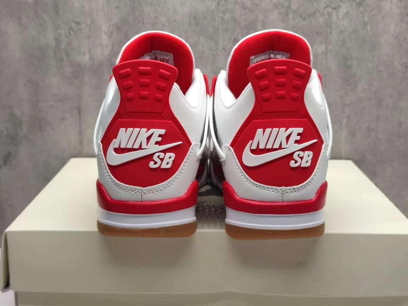 XH Nike SB x Air Jordan 4 Retro SP Varsity Red review TinaAAA 01