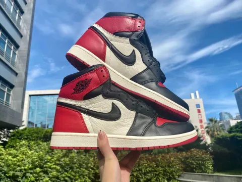 Real Photos Of  OG Air Jordan 1 High OG Bred Toe 