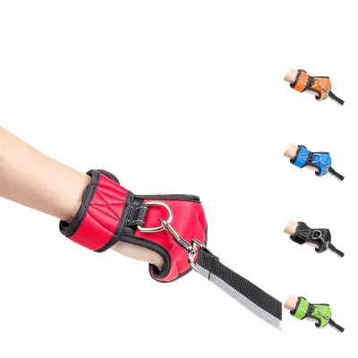 TAILUP Hands-Free Gloves With Walking Dog Leashes 01