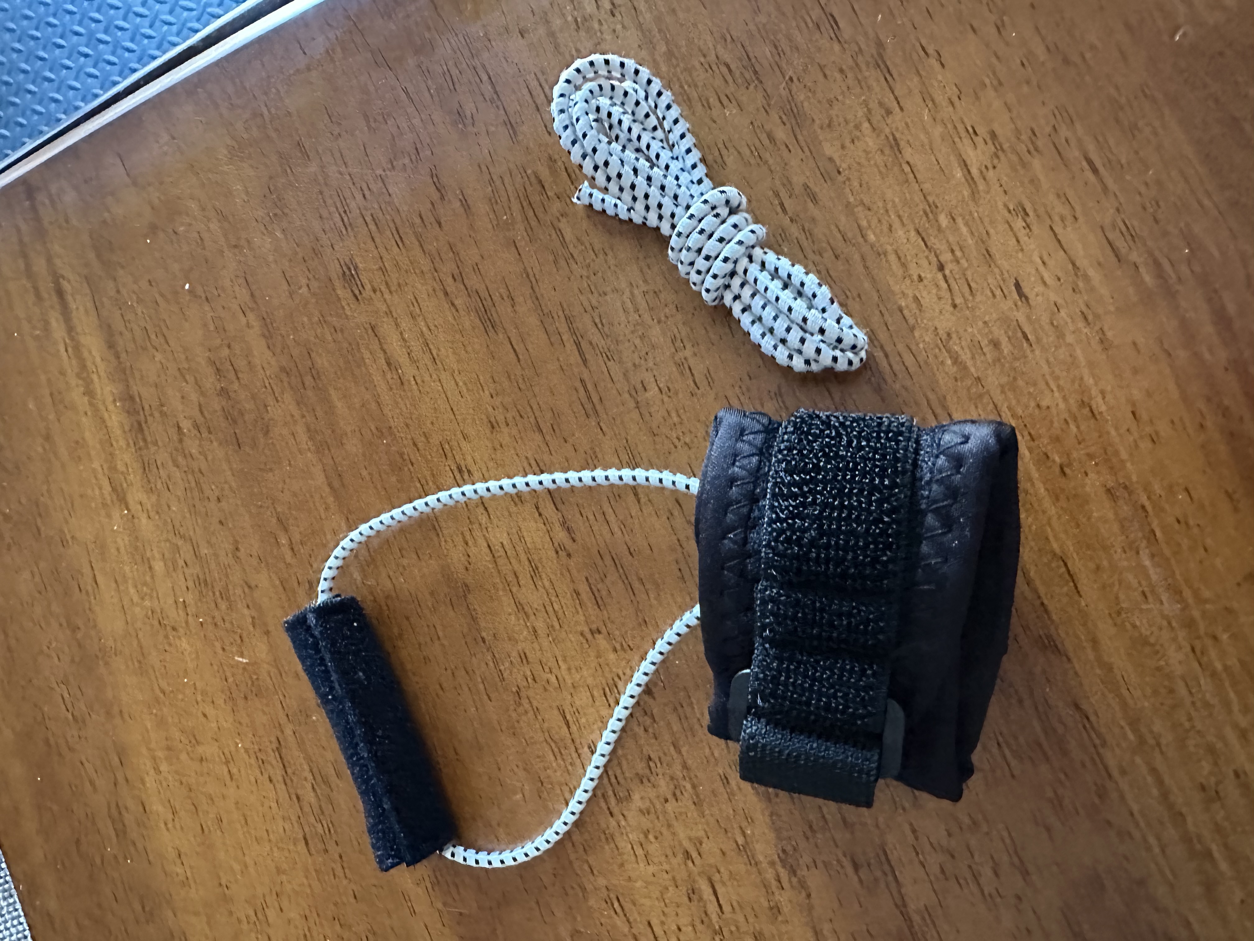 Dog No-Knuckling Brace review Coral Becher 01