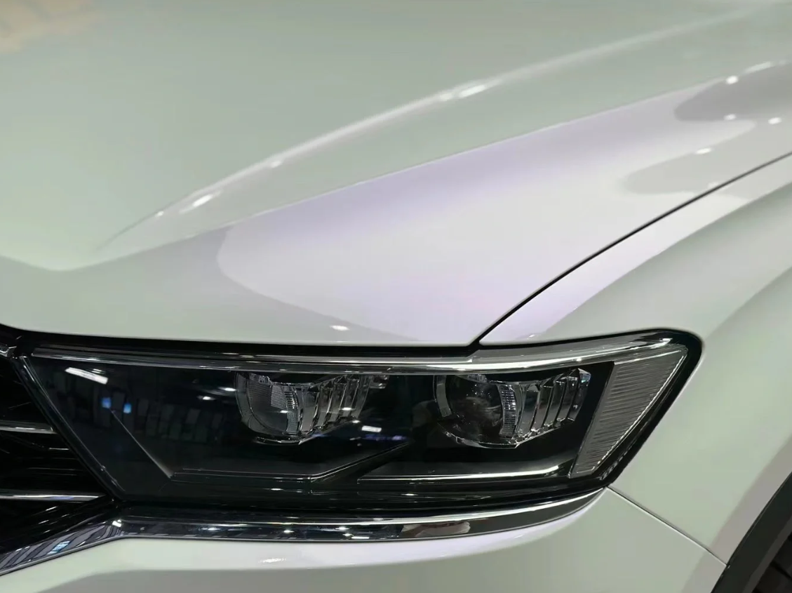 Gloss White Purple Car Vinyl Wrap