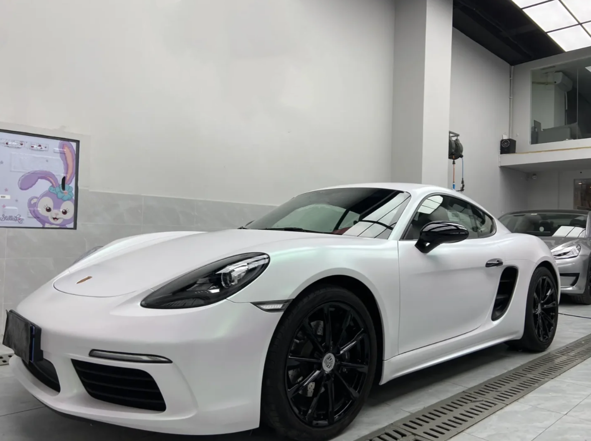 Gloss Crescent White Car Vinyl Wrap