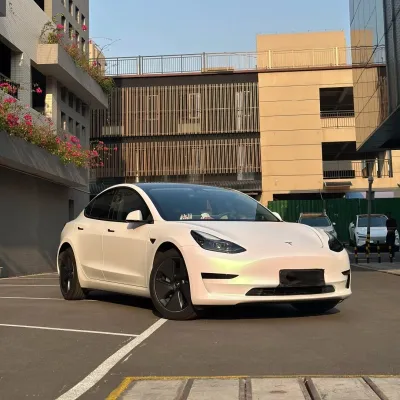 Matte Aurora White Car Vinyl Wrap 02