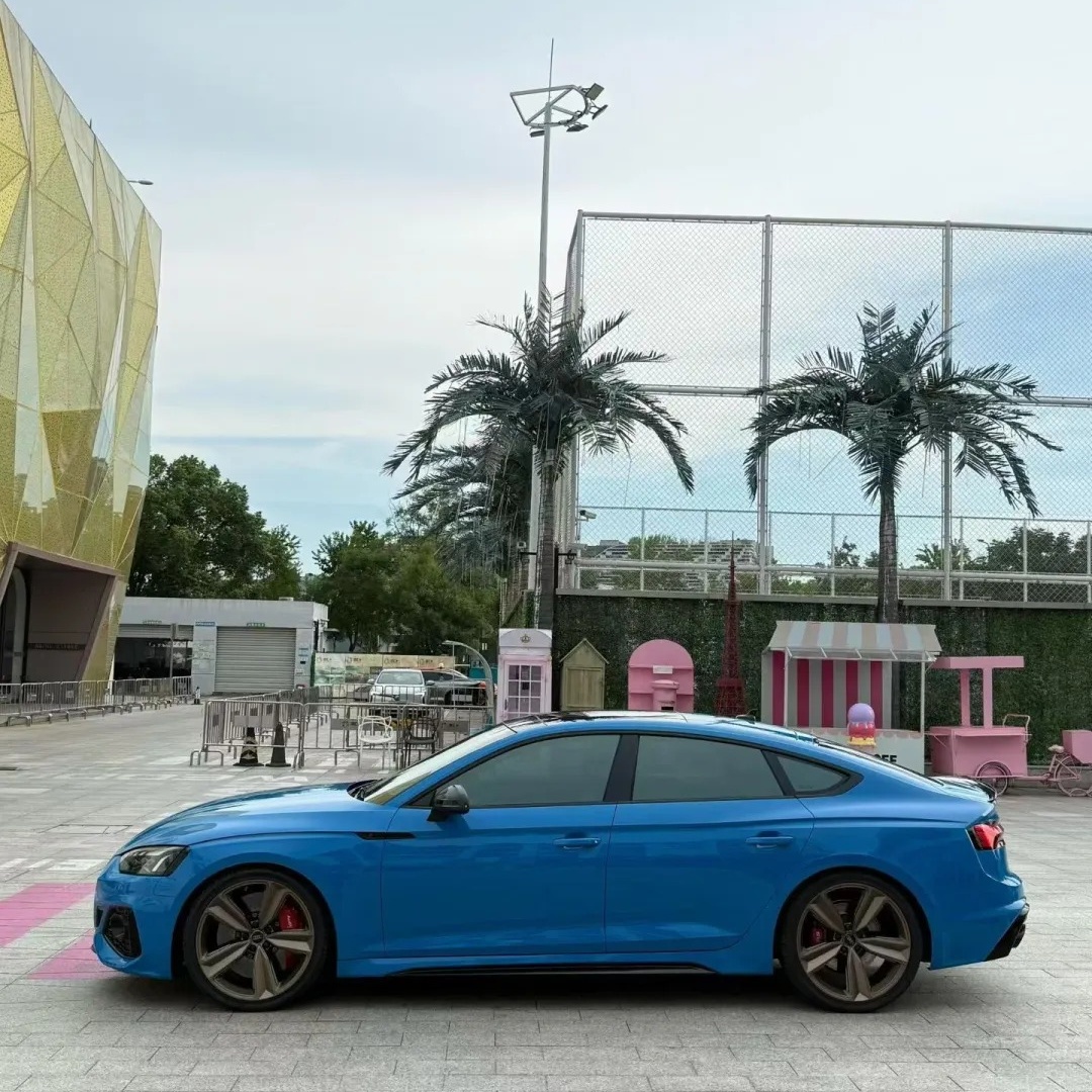 TPU Glossy Streamer Blue Paint Protection Film