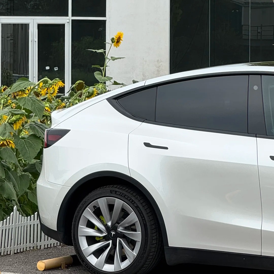 TPU Liquid Metallic Mousse White Paint Protection Film