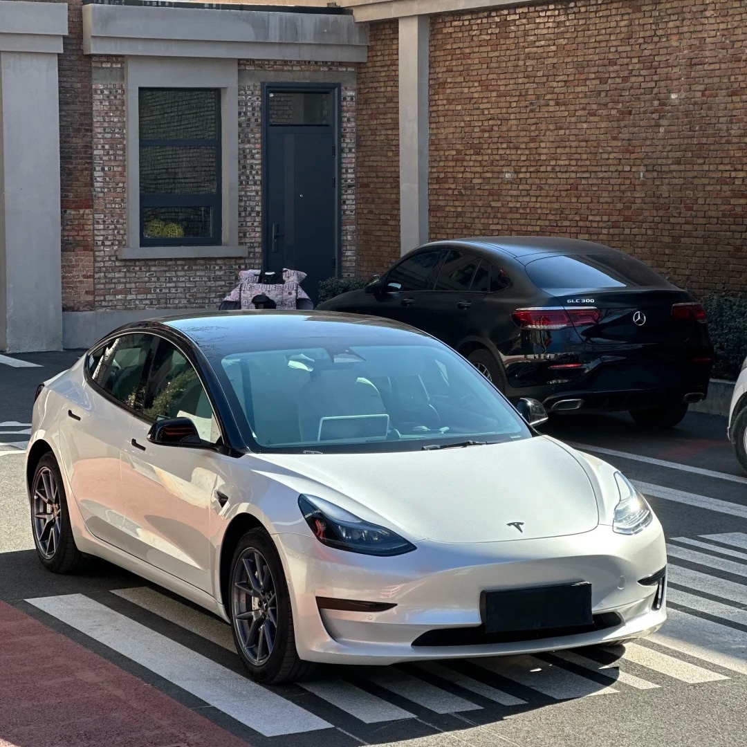 TPU Liquid Metallic Mousse White Paint Protection Film