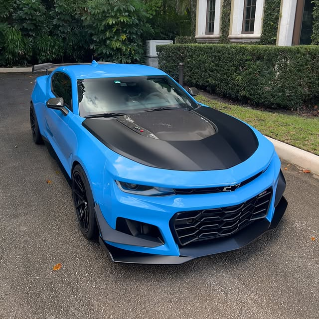 Gloss Crystal Blue Sky Car Vinyl Wrap