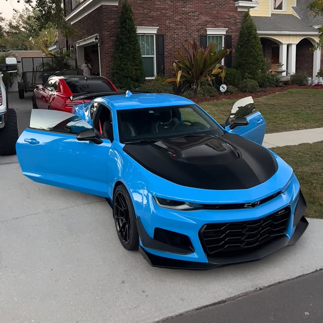 Gloss Crystal Blue Sky Car Vinyl Wrap
